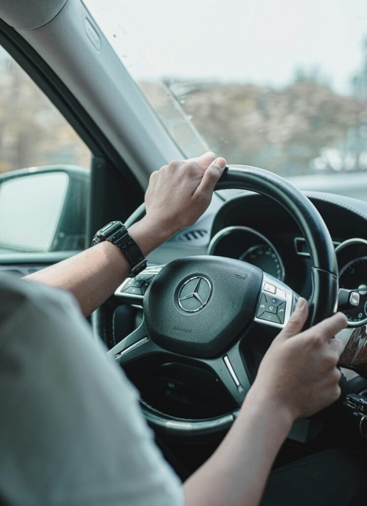 Autorización para la Conducción de Vehículos covering driving permits, legal regulations, documentation, licensing, and driver responsibilities.